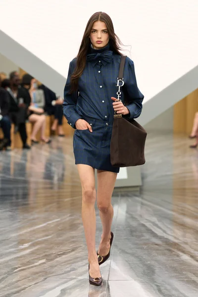 Look 3